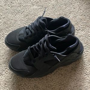 Womens Nike huarache all black